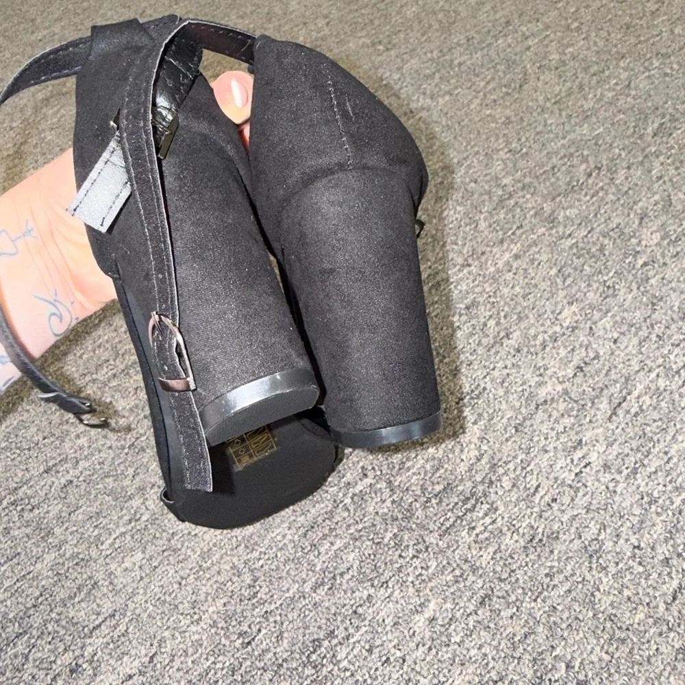 (40) Black Open Toe Block Heels - Picture 5 of 6